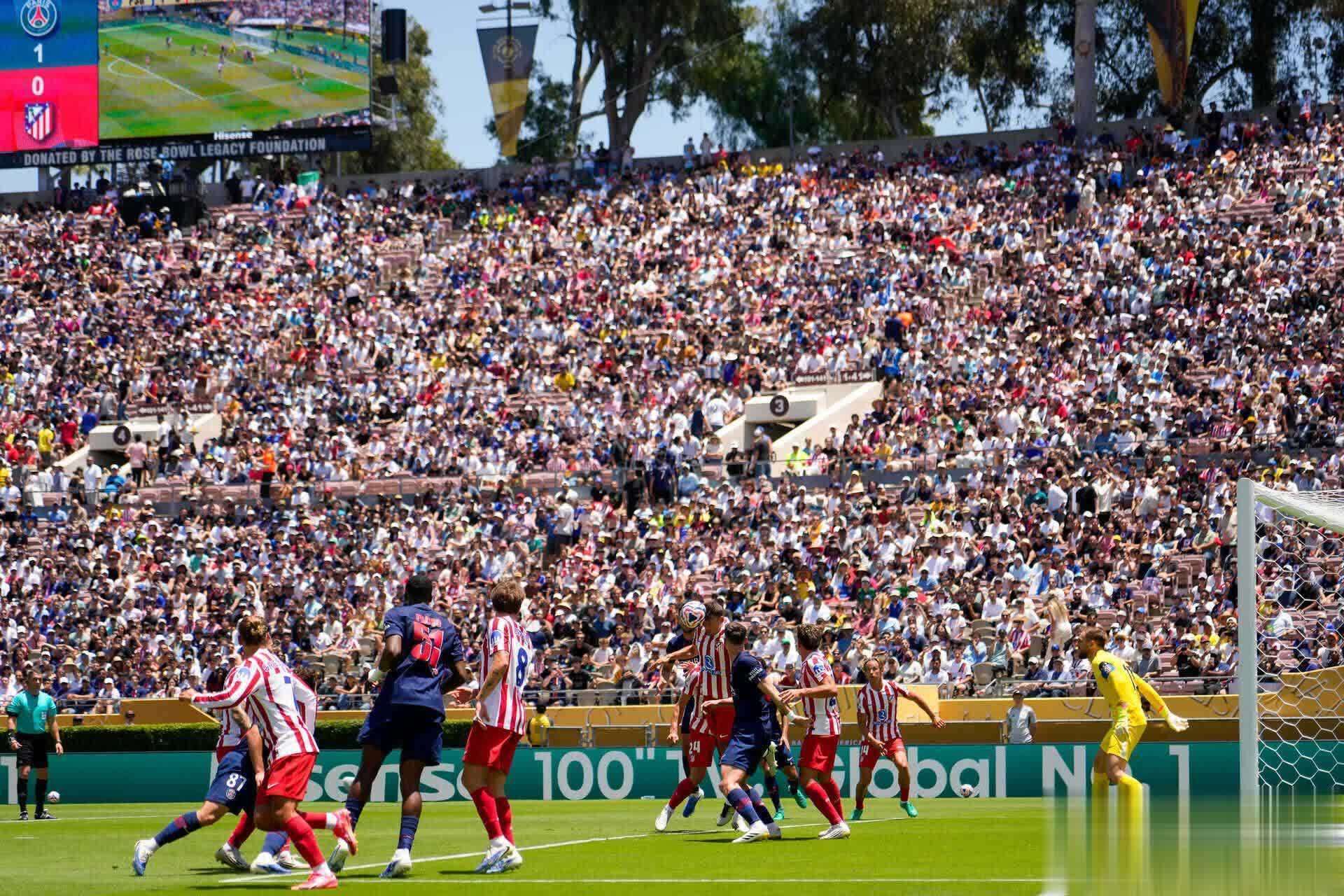 巴黎圣日耳曼前途光明！，阿扎伦卡新星领先优势明显表现突出引发球迷热议的简单介绍