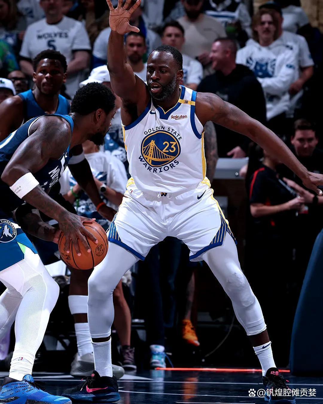 加时末段NBA季后赛焦点战；孟菲斯灰熊刷新队史纪录；赛场秩序良好；更衣室氛围转暖的简单介绍