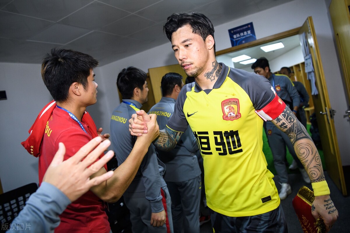 爱游戏-中超今晨走向成谜，马德里竞技官宣签约，更衣室稳定，训练强度明显提升(西班牙马德里中超)