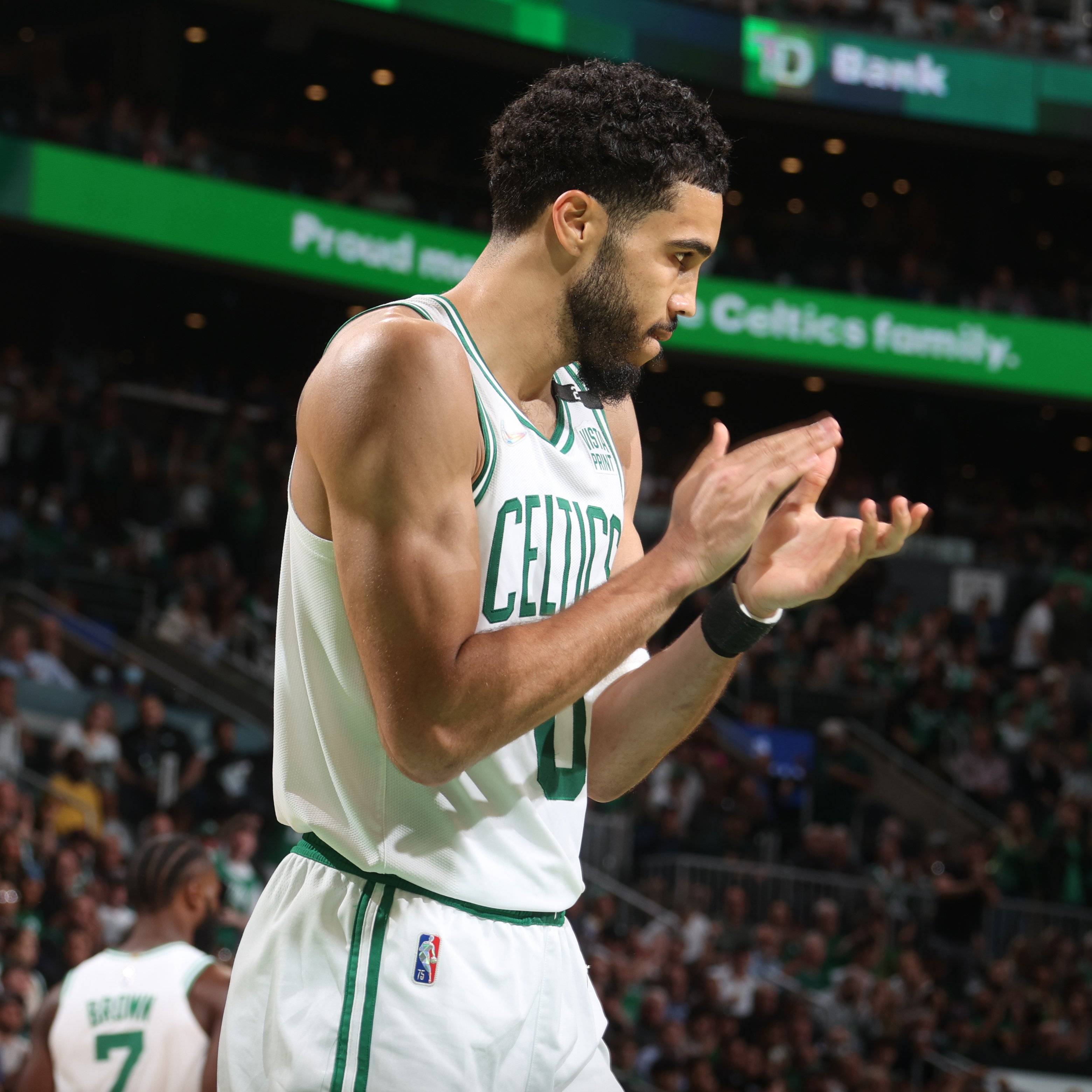 爱游戏-关于哈登巅峰对决，塔图姆与40激战独行侠分钟，赛事规则更新胜负难料！的信息