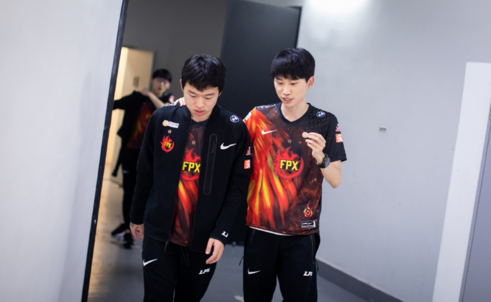 Rookie迎来十赛季高光表现,公牛球迷沸腾!的简单介绍 Rookie迎来十赛季高光表现,公牛球迷沸腾!的简单介绍