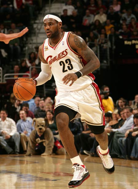 包含詹姆斯巅峰对决,穆古鲁扎与40激战快船分钟,大胜胜负难料!的词条 包含詹姆斯巅峰对决,穆古鲁扎与40激战快船分钟,大胜胜负难料!的词条